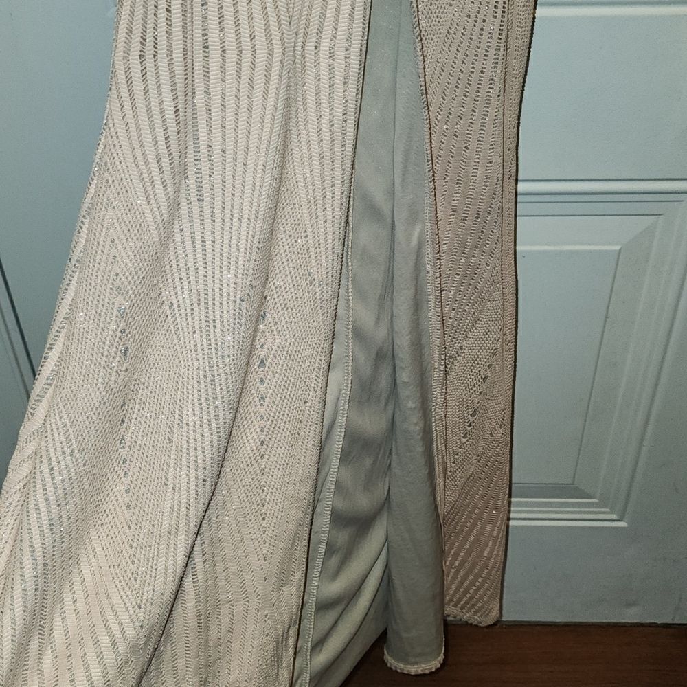 Beautiful Formal Dress   - Picture 5 of 8